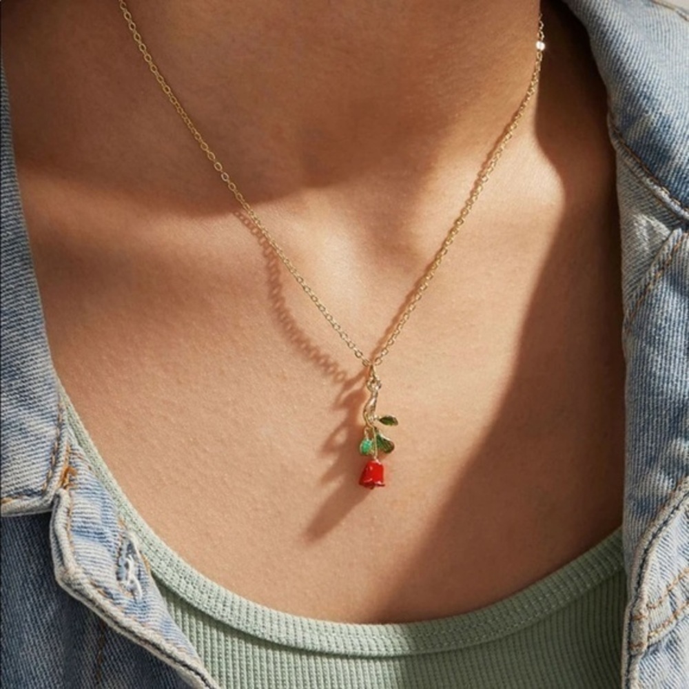 3/$30 🌹 Rose Flower Pendant Necklace